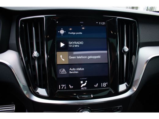 Volvo  V60 2.0 T8 Twin Engine AWD R-Design Pano ACC Leer Camera Keyless Trekhaak ActivLease financial lease