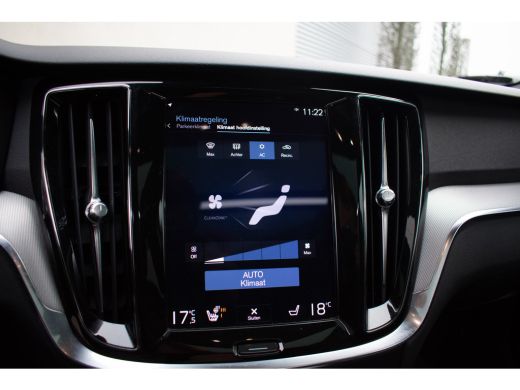 Volvo  V60 2.0 T8 Twin Engine AWD R-Design Pano ACC Leer Camera Keyless Trekhaak ActivLease financial lease