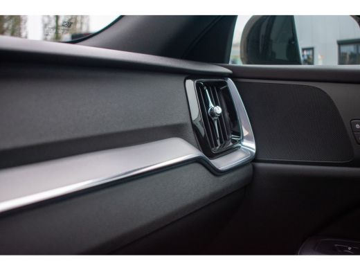 Volvo  V60 2.0 T8 Twin Engine AWD R-Design Pano ACC Leer Camera Keyless Trekhaak ActivLease financial lease