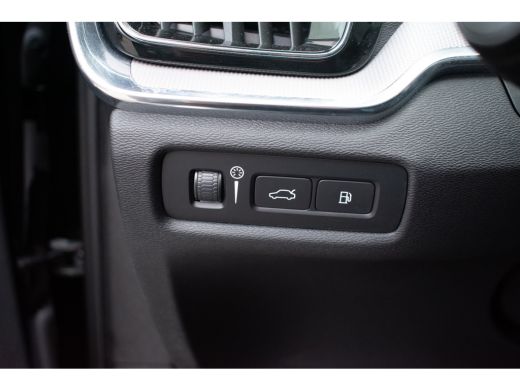 Volvo  V60 2.0 T8 Twin Engine AWD R-Design Pano ACC Leer Camera Keyless Trekhaak ActivLease financial lease