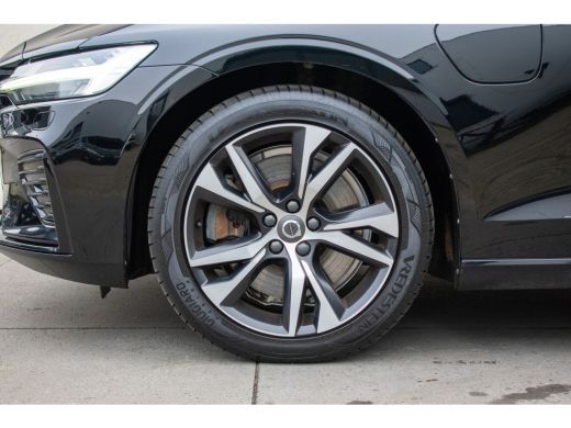 Volvo  V60 2.0 T8 Twin Engine AWD R-Design Pano ACC Leer Camera Keyless Trekhaak ActivLease financial lease