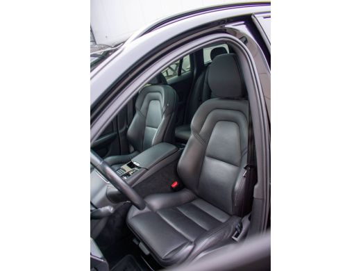 Volvo  V60 2.0 T8 Twin Engine AWD R-Design Pano ACC Leer Camera Keyless Trekhaak ActivLease financial lease