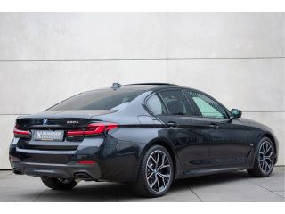 BMW 5 Serie 530e High Executive M-sport PANO ACC Laser-LED Trekhaak Softclose 19" Keyless