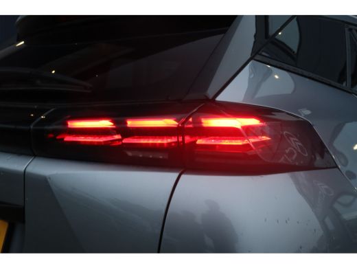 Peugeot 2008 1.2 PureTech 130 Allure Navigatie | PDC | Carplay | Camera | Cruise Control ActivLease financial lease