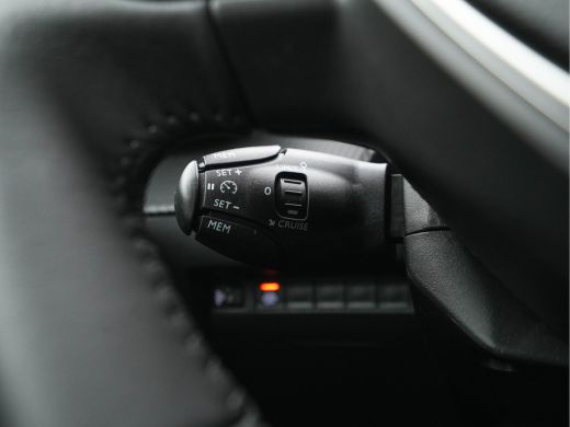 Peugeot e-2008 EV Active Pack 50 kWh [ 3-Fase ] (INCL-BTW) *FULL-LED | CARPLAY | MICROFIBRE-COMFORT-SEATS | CCS-... ActivLease financial lease