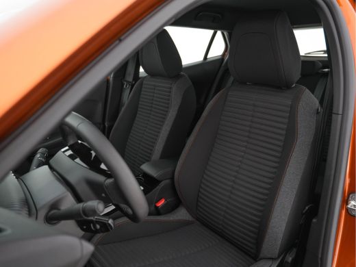 Peugeot e-2008 EV Active Pack 50 kWh [ 3-Fase ] (INCL-BTW) *FULL-LED | CARPLAY | MICROFIBRE-COMFORT-SEATS | CCS-... ActivLease financial lease