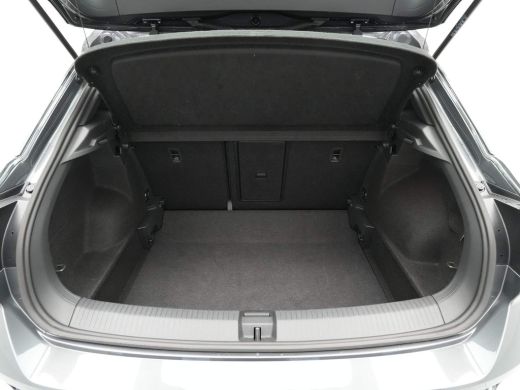 Volkswagen T-Roc 1.5 TSI 150pk DSG R-Line Private Lease 598,- pm obv 10.000km/48mnd 263 ActivLease financial lease