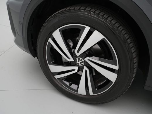 Volkswagen T-Roc 1.5 TSI 150pk DSG R-Line Private Lease 598,- pm obv 10.000km/48mnd 263 ActivLease financial lease