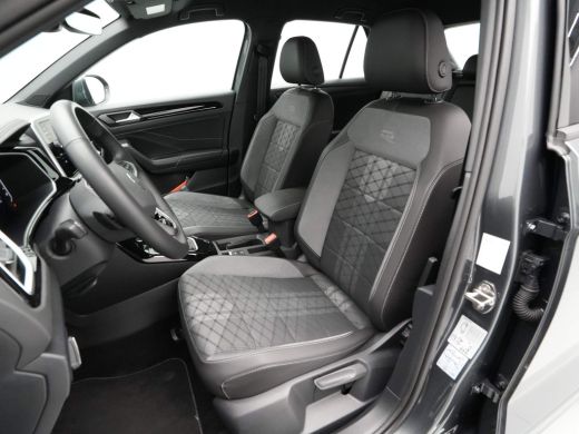 Volkswagen T-Roc 1.5 TSI 150pk DSG R-Line Private Lease 598,- pm obv 10.000km/48mnd 263 ActivLease financial lease