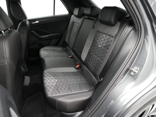 Volkswagen T-Roc 1.5 TSI 150pk DSG R-Line Private Lease 598,- pm obv 10.000km/48mnd 263 ActivLease financial lease