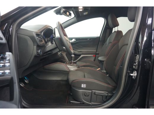 Ford FOCUS Wagon Wagon 1.0 EcoBoost Hybrid ST Line X | Winterpack | Carplay | Panoramadak | Camera | 18 inch | Win... ActivLease financial lease