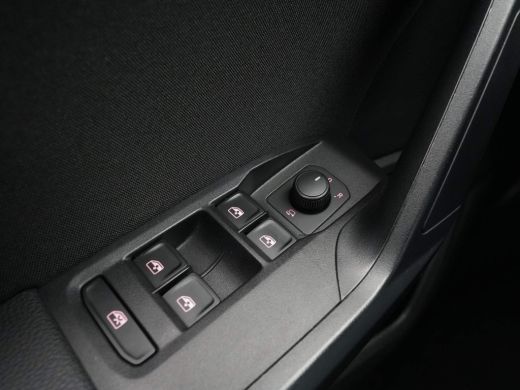 Seat Ibiza 1.0 TSI 110pk DSG FR Business Intense Navigatie Camera Stoelverwarming 18'' Lm Velgen 211 ActivLease financial lease