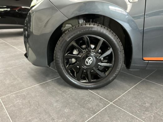 Toyota Aygo 1.0 VVT-i x-JBL ActivLease financial lease