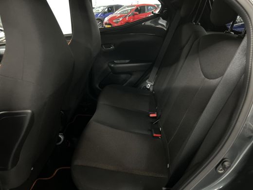 Toyota Aygo 1.0 VVT-i x-JBL ActivLease financial lease