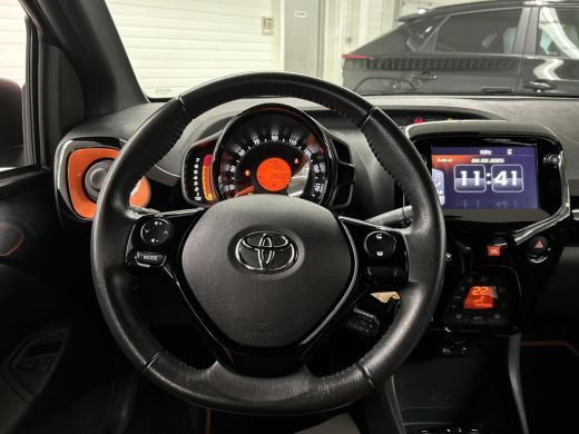 Toyota Aygo 1.0 VVT-i x-JBL ActivLease financial lease