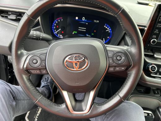 Toyota Corolla 1.8 Hybrid Executive ActivLease financial lease