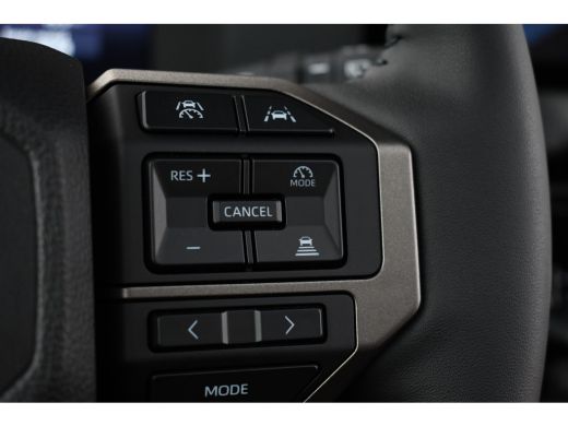 Toyota Land Cruiser 2.8 D-4D Blind Van Executive Trekh ACC Stoelvent Leder BPM-vrij ActivLease financial lease