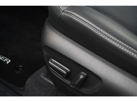 Toyota Land Cruiser 2.8 D-4D Blind Van Executive Trekh ACC Stoelvent Leder BPM-vrij ActivLease financial lease