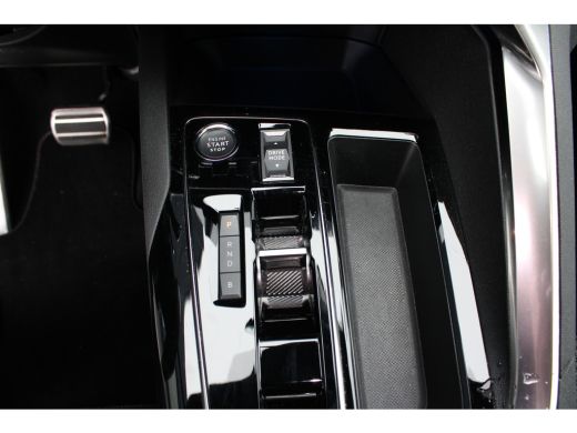 Peugeot 3008 Peugeot 1.6 HYbrid 225 pk GT Panodak | adaptive cruisecontrol | navigat | Achterbank in delen nee... ActivLease financial lease