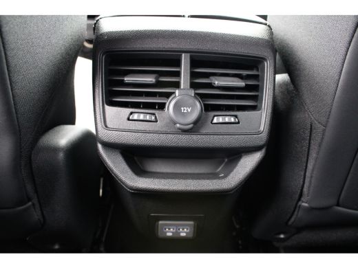 Peugeot 3008 Peugeot 1.6 HYbrid 225 pk GT Panodak | adaptive cruisecontrol | navigat | Achterbank in delen nee... ActivLease financial lease