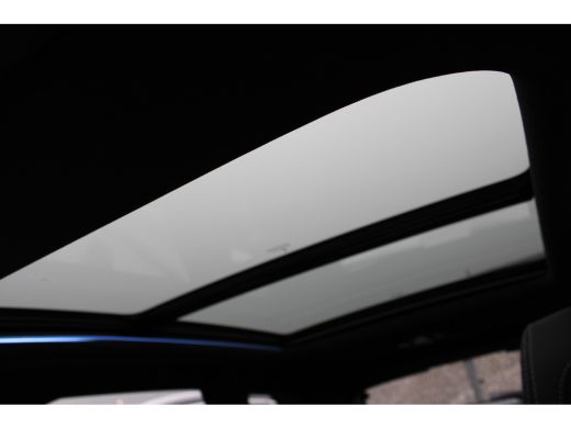 Peugeot 3008 Peugeot 1.6 HYbrid 225 pk GT Panodak | adaptive cruisecontrol | navigat | Achterbank in delen nee... ActivLease financial lease