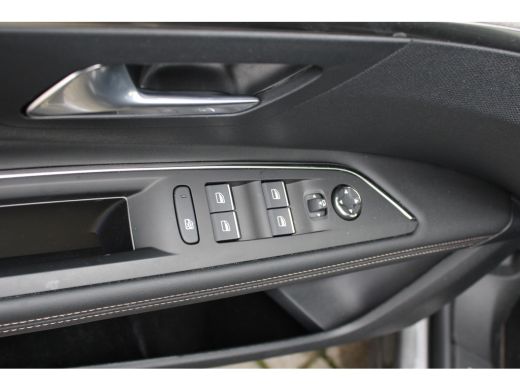 Peugeot 3008 Peugeot 1.6 HYbrid 225 pk GT Panodak | adaptive cruisecontrol | navigat | Achterbank in delen nee... ActivLease financial lease