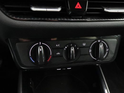 Skoda Fabia 1.0 TSi Ambition | Navigatie | Airco | Cruise Controle | 15 Inch | Parkeersensoren | 70.403 Km!! ActivLease financial lease