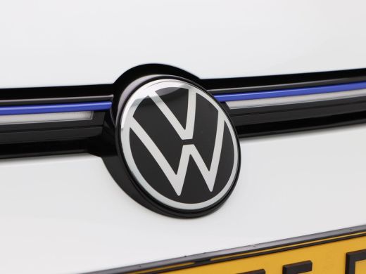 Volkswagen Golf 1.4 eHybrid GTE 245 Pk Automaat | Full LED IQ Light | Panoramadak | 18 Inch | Navigatie | Adaptiv... ActivLease financial lease