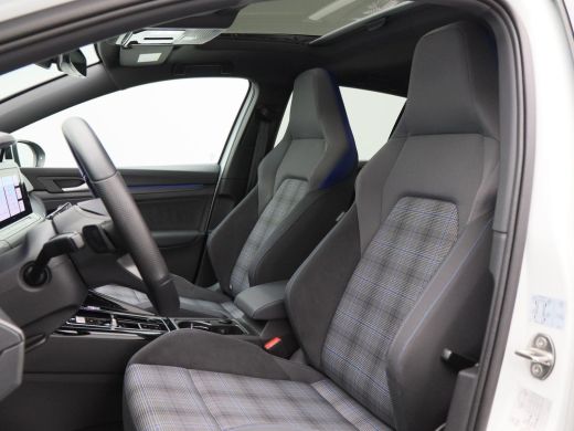 Volkswagen Golf 1.4 eHybrid GTE 245 Pk Automaat | Full LED IQ Light | Panoramadak | 18 Inch | Navigatie | Adaptiv... ActivLease financial lease