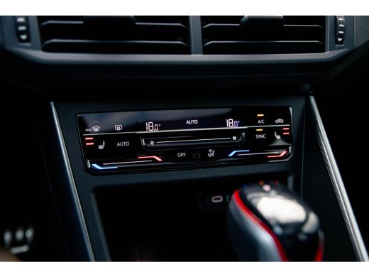 Volkswagen Polo Volkswagen 2.0 GTI DSG-7 207PK | PANORAMADAK | ALARM | CAMERA | ARTVELOURS | BEATS AUDIO ActivLease financial lease