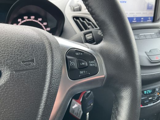 Ford Transit Courier 1.0 Nav Carplay Camera Stoelverw Trekh Limited EcoBoost S&S ActivLease financial lease