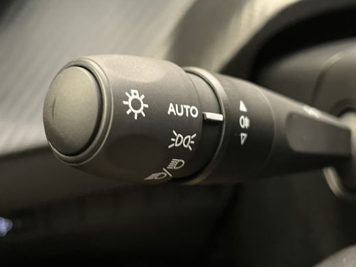 Peugeot 208 1.2 PureTech 75 5MT Style Peugeot 208 PureTech 75 Handmatig Style | Dashboard en deurpanelen in k... ActivLease financial lease