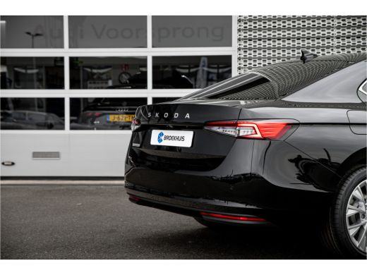 Skoda Superb ŠKODA First Edition | Achteruitrijcamera | Climatronic, elektronische airconditioning met 3 klima... ActivLease financial lease