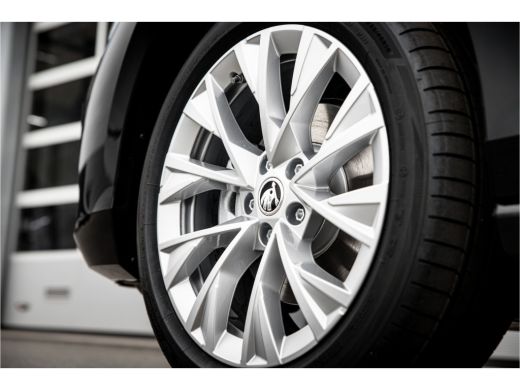 Skoda Superb ŠKODA First Edition | Achteruitrijcamera | Climatronic, elektronische airconditioning met 3 klima... ActivLease financial lease