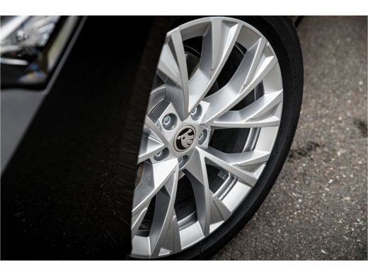 Skoda Superb ŠKODA First Edition | Achteruitrijcamera | Climatronic, elektronische airconditioning met 3 klima... ActivLease financial lease
