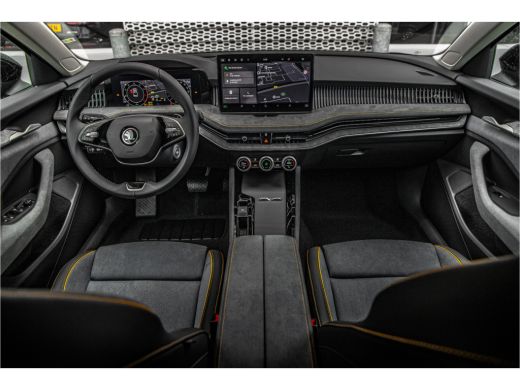 Skoda Superb ŠKODA First Edition | Achteruitrijcamera | Climatronic, elektronische airconditioning met 3 klima... ActivLease financial lease