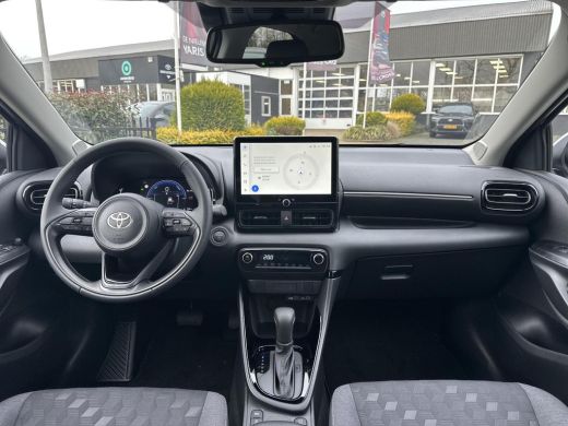 Toyota Yaris 1.5 Hybrid 115 First Edition | Platinum Pearl White | Demonstratie auto ActivLease financial lease