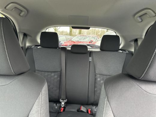 Toyota Yaris 1.5 Hybrid 115 First Edition | Platinum Pearl White | Demonstratie auto ActivLease financial lease