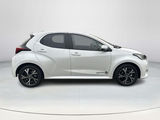 Toyota Yaris 1.5 Hybrid 115 First Edition | Platinum Pearl White | Demonstratie auto ActivLease financial lease