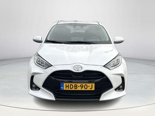 Toyota Yaris 1.5 Hybrid 115 First Edition | Platinum Pearl White | Demonstratie auto ActivLease financial lease