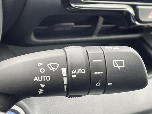 Toyota Yaris 1.5 Hybrid Dynamic **APPLE CARPLAY/ PARKEERCAMERA/ 36 MAANDEN GARANTIE** ActivLease financial lease