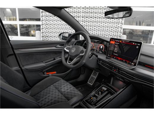 Volkswagen Golf 1.5 eTSI R-Line Edition | 360 camera | Dodehoeksensor | Navi | Stoel + Stuurverw. | ActivLease financial lease