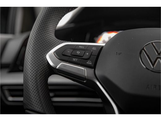 Volkswagen Golf 1.5 eTSI R-Line Edition | 360 camera | Dodehoeksensor | Navi | Stoel + Stuurverw. | ActivLease financial lease