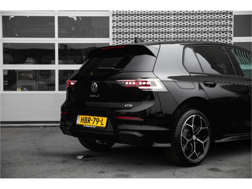 Volkswagen Golf 1.5 eTSI R-Line Edition | 360 camera | Dodehoeksensor | Navi | Stoel + Stuurverw. | ActivLease financial lease