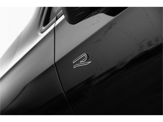 Volkswagen Golf 1.5 eTSI R-Line Edition | 360 camera | Dodehoeksensor | Navi | Stoel + Stuurverw. | ActivLease financial lease