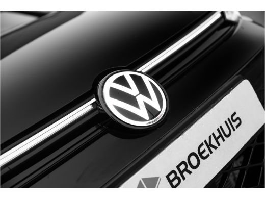 Volkswagen Golf 1.5 eTSI R-Line Edition | 360 camera | Dodehoeksensor | Navi | Stoel + Stuurverw. | ActivLease financial lease