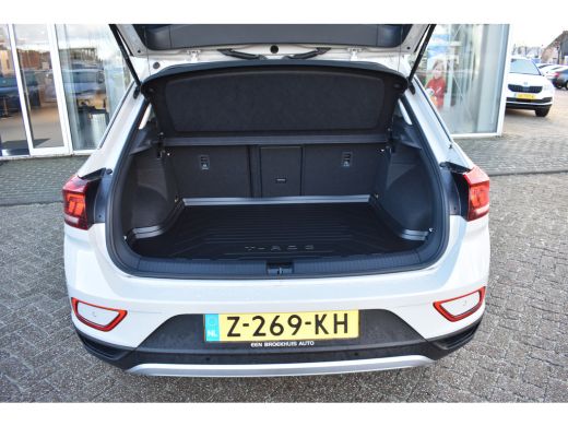 Volkswagen T-Roc Volkswagen 1.0 TSI Life Edition Zijruiten achter en achterruit getint 65% lichtabsorberend ActivLease financial lease