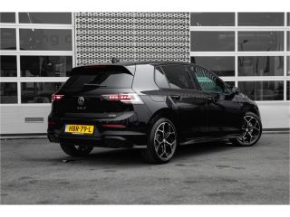 Volkswagen Golf 1.5 eTSI R-Line Edition | 360 camera | Dodehoeksensor | Navi | Stoel + Stuurverw. |