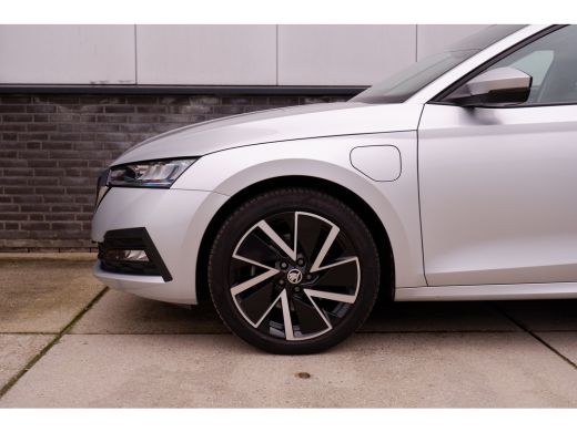 Skoda Octavia Combi 1.4 TSI iV PHEV Business Edition | Pano | Navi | LED | Camera | Carplay ActivLease financial lease