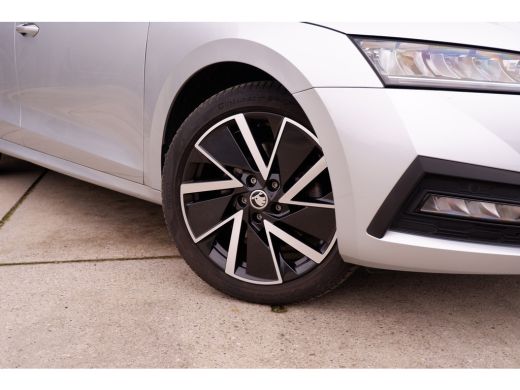 Skoda Octavia Combi 1.4 TSI iV PHEV Business Edition | Pano | Navi | LED | Camera | Carplay ActivLease financial lease